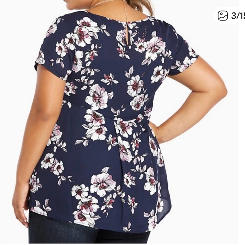 Torrid Georgette Floral Print Pleated Back Short Sleeve Blouse. Size 2x. - Picture 2 of 16